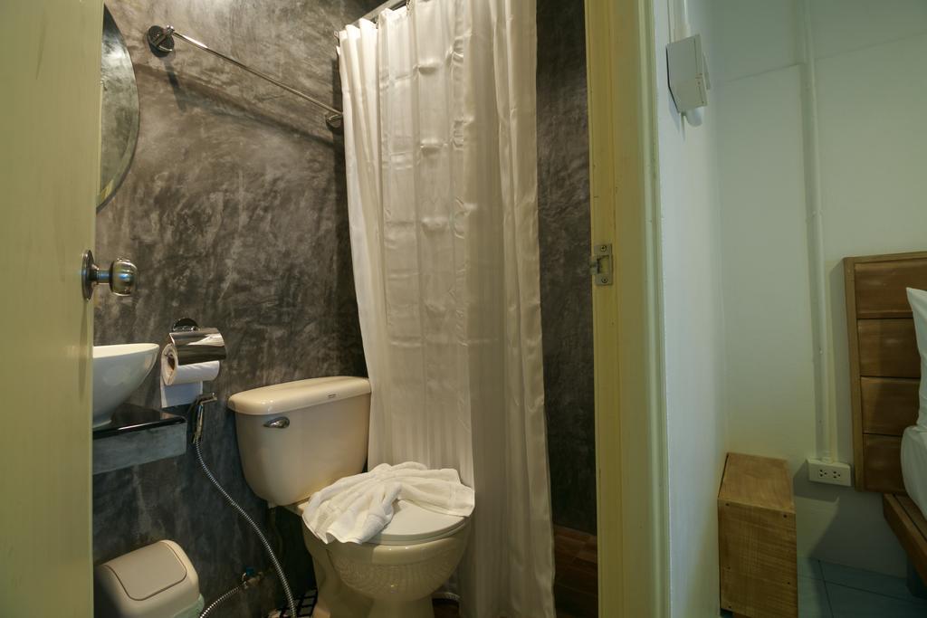 Frog House Bed & Breakfast (Adults Only) Patong Buitenkant foto